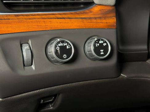 Used 2015 Cadillac Escalade Premium AWD/4WD image 34