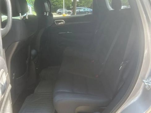 Used 2018 Jeep Grand Cherokee Laredo AWD/4WD image 12