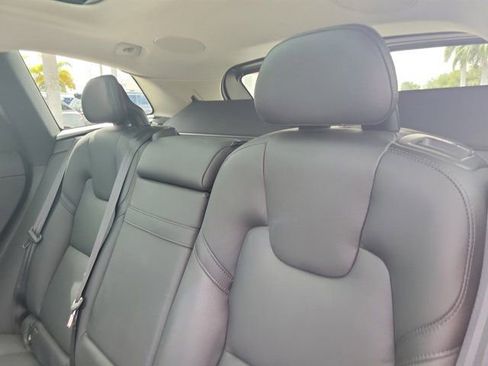 Used 2019 Volvo XC60 T6 Momentum w/ Multimedia Package image 14