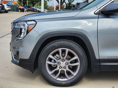 Certified 2024 GMC Terrain SLT FWD image 6