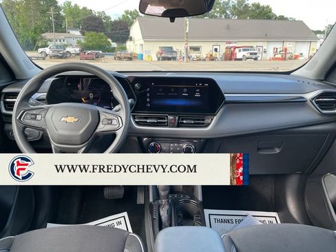 Used 2025 Chevrolet TrailBlazer LT AWD/4WD image 12