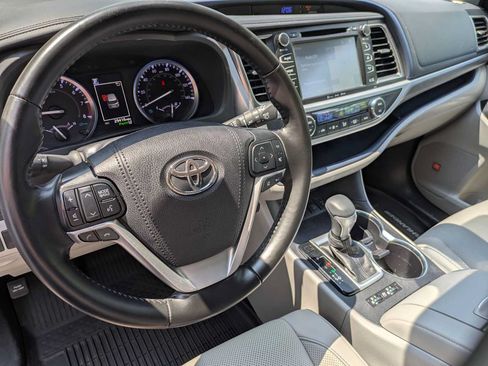 Used 2019 Toyota Highlander Limited AWD/4WD image 8