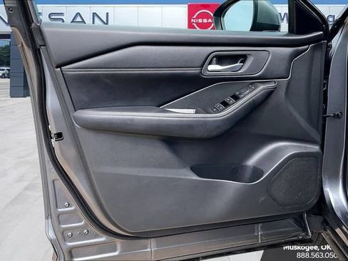 Used 2026 Nissan Rogue SL FWD image 19