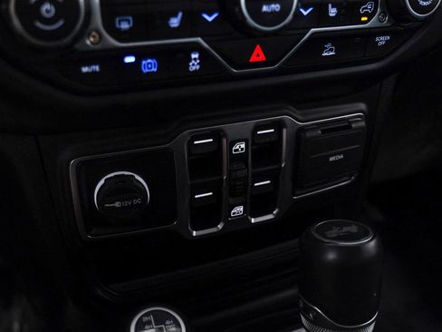 Used 2022 Jeep Wrangler Unlimited Sahara w/ Cold Weather Group image 32