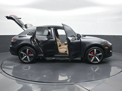 Certified 2022 Porsche Macan S AWD/4WD image 34