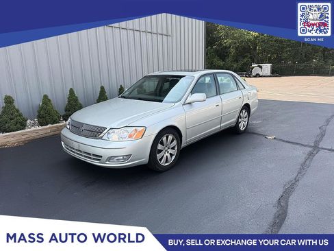 Used 2000 Toyota Avalon XLS FWD image 2