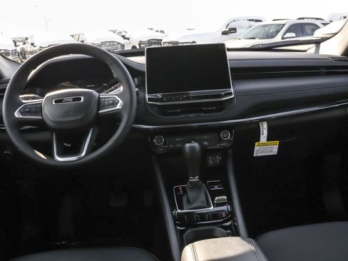 New 2026 Jeep Compass Latitude image 14