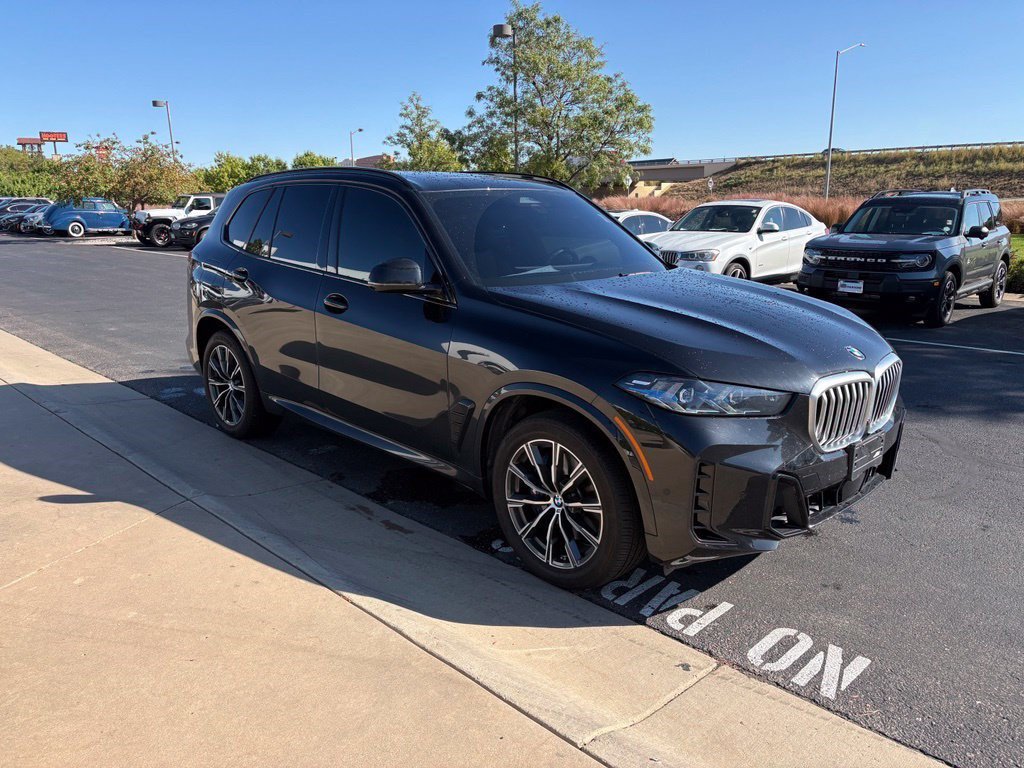 Used 2025 BMW X5 xDrive40i w/ M Sport Package AWD/4WD image 3