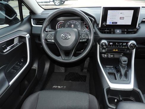 Used 2024 Toyota RAV4 XLE FWD image 21