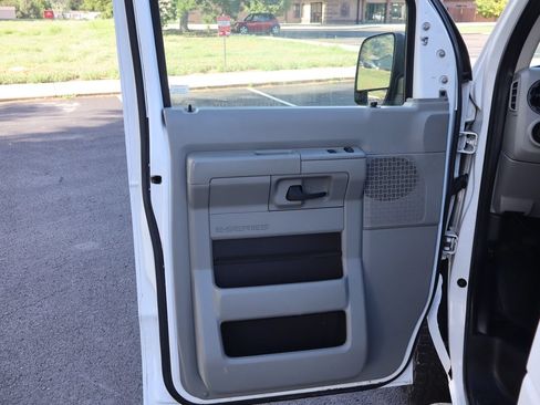 Used 2014 Ford E-250 and Econoline 250 w/ Power Group RWD image 23