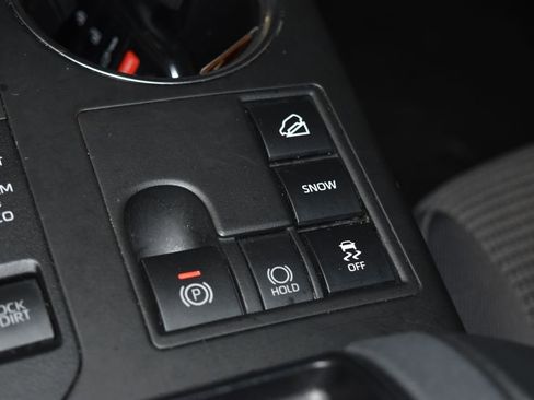 Used 2024 Toyota Highlander AWD image 17