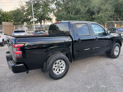 Used 2024 Nissan Frontier SV RWD image 7