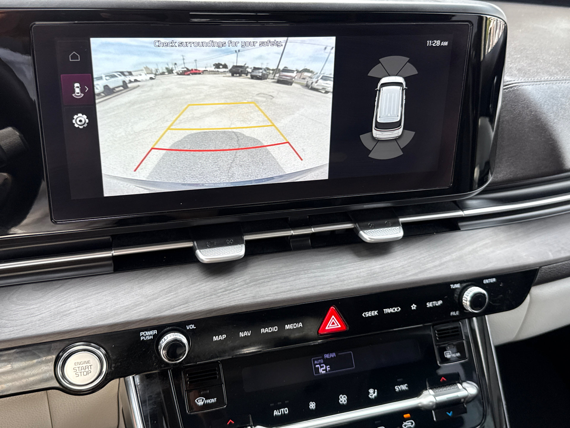 Used 2023 Kia Carnival EX FWD image 25