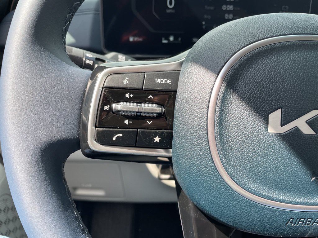 New 2026 Kia Carnival SX w/ SX Dark Edition Package FWD image 25