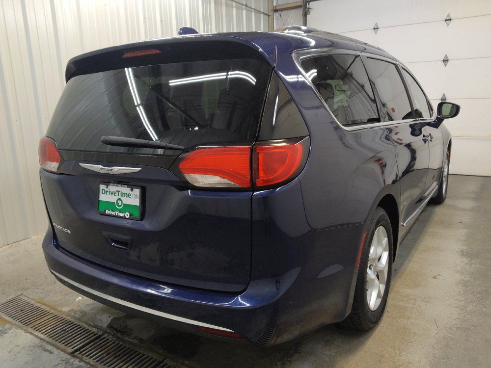 Used 2018 Chrysler Pacifica Touring-L w/ Tire & Wheel Group FWD image 9