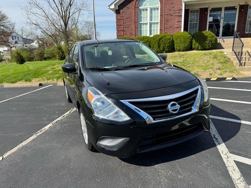 Used 2018 Nissan Versa SV image 13