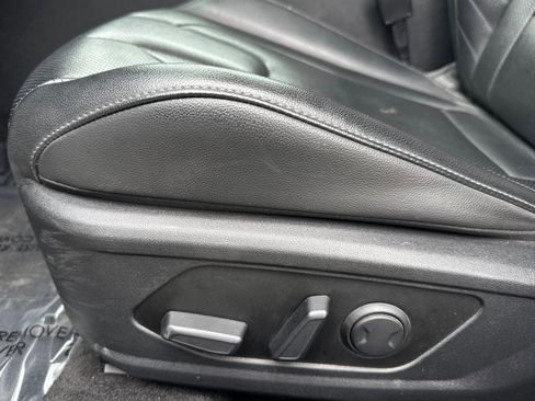 Used 2025 Hyundai Elantra Limited FWD image 13