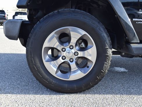 Used 2018 Jeep Wrangler Unlimited Sahara w/ Connectivity Group image 25