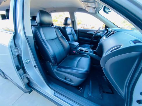 Used 2020 Nissan Pathfinder SL image 12