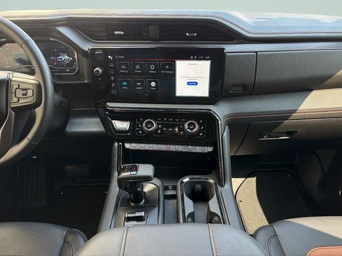 Used 2025 GMC Sierra 1500 AT4 w/ AT4 Premium Package AWD/4WD image 39