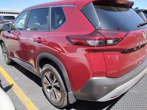 Used 2023 Nissan Rogue SV image 4