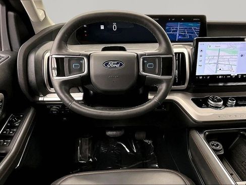 Certified 2025 Ford Expedition Active AWD/4WD image 5