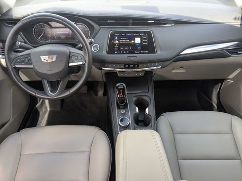 Used 2023 Cadillac XT4 Luxury w/ Cold Weather Package FWD image 17
