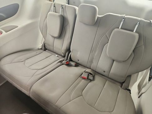 Used 2018 Chrysler Pacifica Touring Plus w/ Tire & Wheel Group image 8