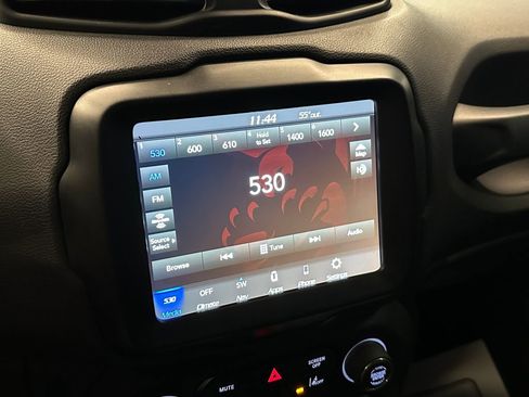 Used 2023 Jeep Renegade Latitude image 12