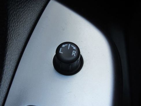 Used 2017 Subaru Crosstrek 2.0i Limited image 33