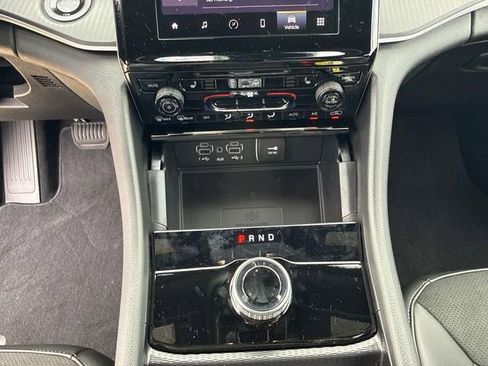 New 2025 Jeep Grand Cherokee L Altitude image 19