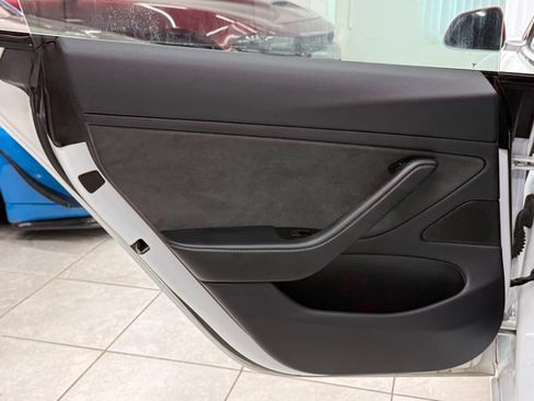 Used 2018 Tesla Model 3 Long Range RWD image 13