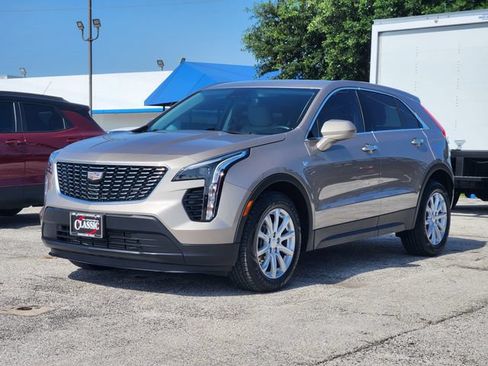 Used 2023 Cadillac XT4 Luxury FWD image 3