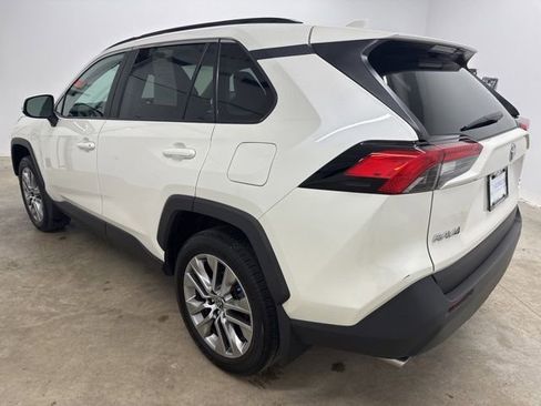 Used 2022 Toyota RAV4 XLE Premium AWD/4WD image 7