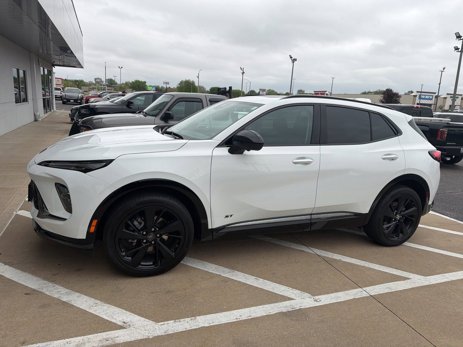 Used 2024 Buick Envision Sport Touring AWD/4WD image 1