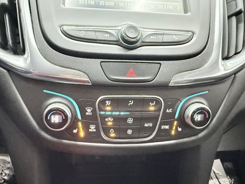 Used 2018 Chevrolet Equinox LT image 21