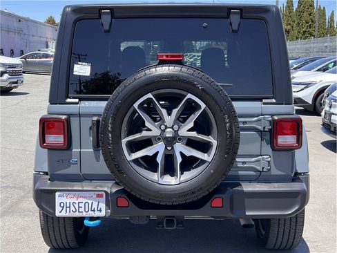 Used 2024 Jeep Wrangler Unlimited w/ Convenience Group AWD/4WD image 4
