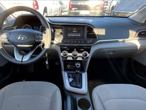 Used 2019 Hyundai Elantra SE image 15