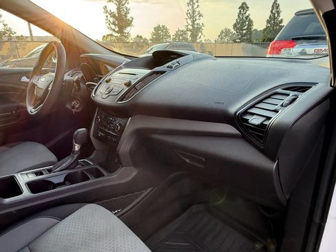 Used 2017 Ford Escape SE AWD/4WD image 19