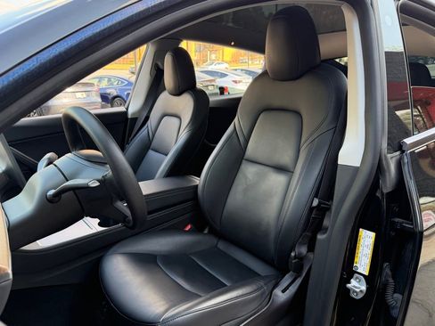 Used 2022 Tesla Model Y Long Range image 26