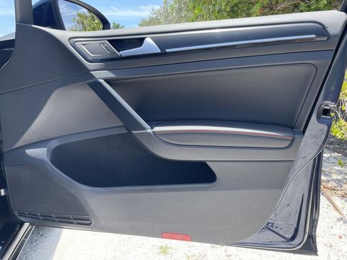 Used 2015 Volkswagen Golf 4-Door FWD image 29