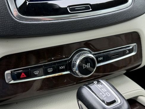 Used 2017 Volvo XC90 T6 Momentum w/ Vision Package image 31