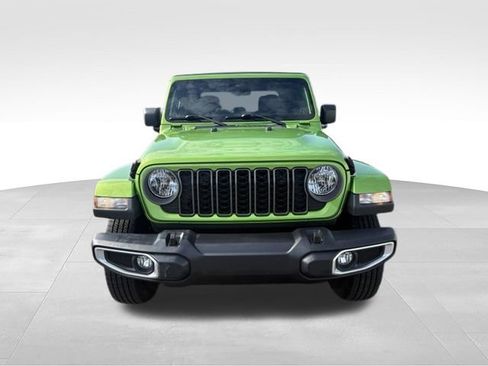 Used 2025 Jeep Gladiator Sport AWD/4WD image 9
