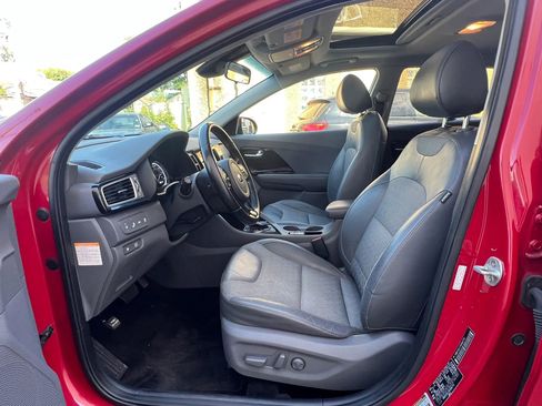 Used 2017 Kia Niro EX FWD image 29