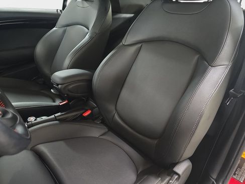 Used 2019 MINI Cooper S w/ Signature Upholstery Package FWD image 17