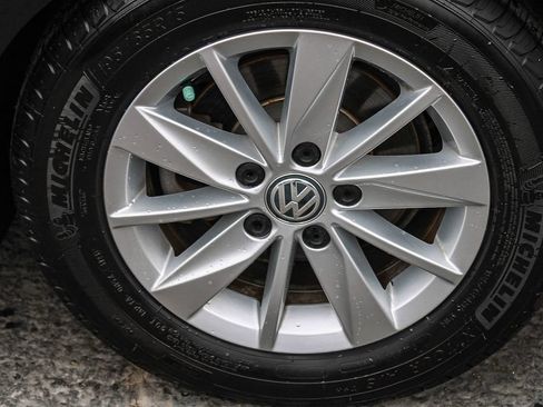 Used 2019 Volkswagen Golf 4-Door FWD image 11