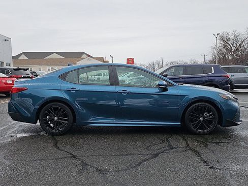 Used 2025 Toyota Camry SE image 7