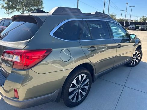 Used 2016 Subaru Outback 2.5i Limited AWD/4WD image 3