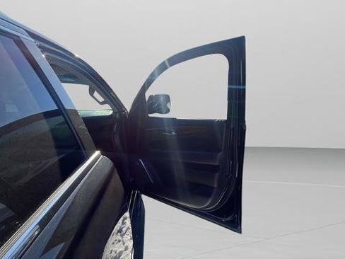 Used 2018 Cadillac Escalade ESV Luxury image 27