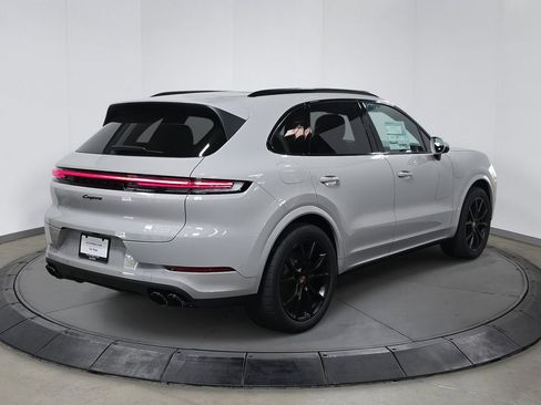 New 2025 Porsche Cayenne image 7